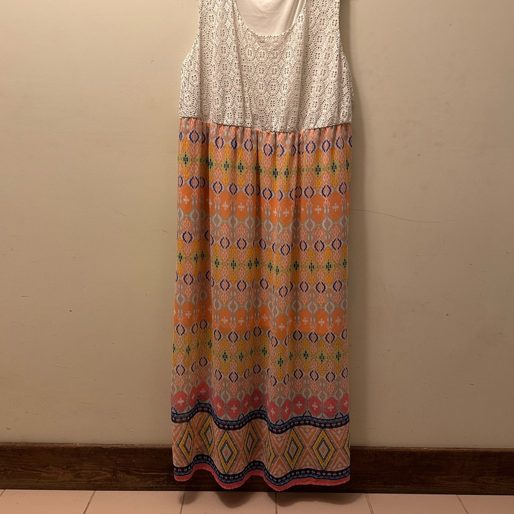 Maurices Size 4 White Lace Detail Dress with Slit in Back